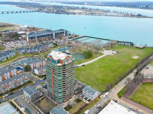 5-2f-3320 2f Spinnaker Ln Lane, Detroit, MI, 48207 | Card Image