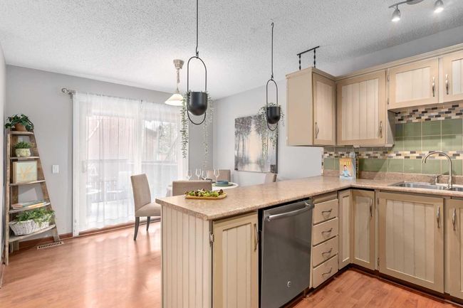 36 - 2323 Oakmoor Dr Sw, Townhouse with 4 bedrooms, 4 bathrooms and 2 parking in Calgary AB | Image 10