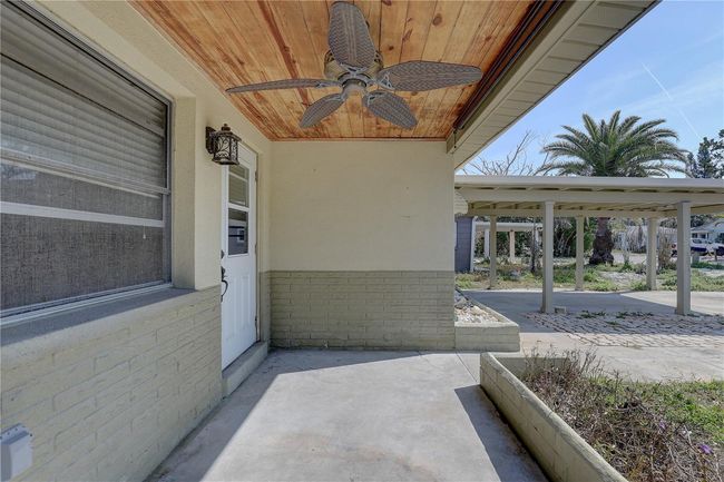 13313 2 Nd St E, House other with 2 bedrooms, 1 bathrooms and null parking in Madeira Beach FL | Image 5