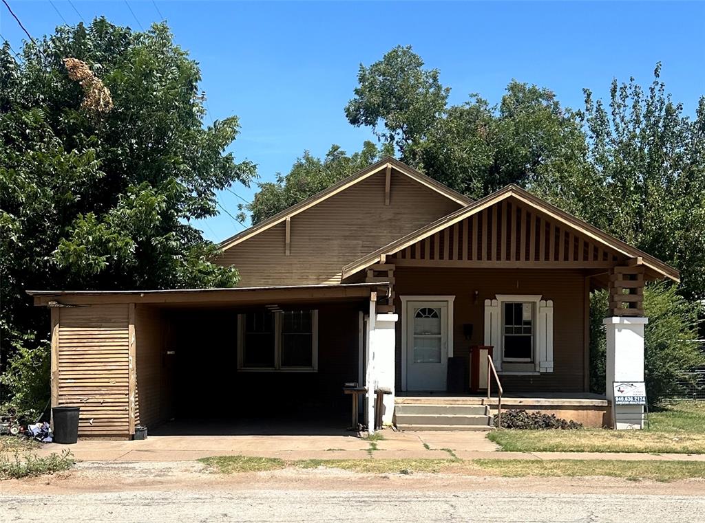 Nevada St, Seymour, TX 76380