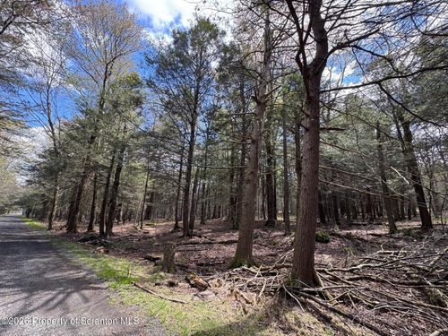 18 Cherrywood Dr, S Sterling, PA, 18445 | Card Image
