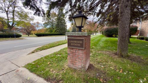 92 Linswood St, Monroe, MI, 48162-3170 | Card Image