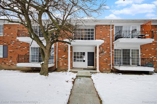 a5-426 Fox Hills Dr N, Bloomfield Hills, MI, 48304-1326 | Card Image