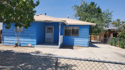 925 Arb St, Hawthorne, NV, 89415-7967 | Card Image
