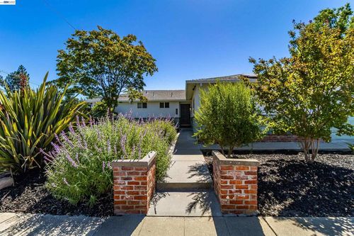 1042 Nielsen Ln, Livermore, CA, 94550-4927 | Card Image