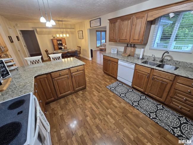 14327 Mcraven Ln, House other with 4 bedrooms, 4 bathrooms and null parking in Mount Vernon IL | Image 17