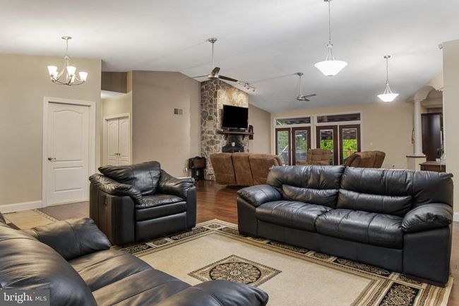 1982 Whyte Ln, House other with 3 bedrooms, 3 bathrooms and null parking in SPRING GROVE PA | Image 13