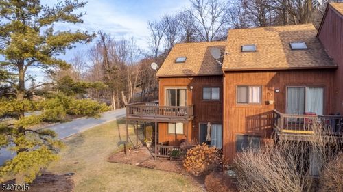 unit-2-1 Deer Valley Ln, Vernon, NJ, 07462-4553 | Card Image