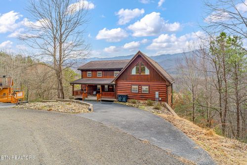 206 Rodeo Dr, Gatlinburg, TN, 37738-6310 | Card Image