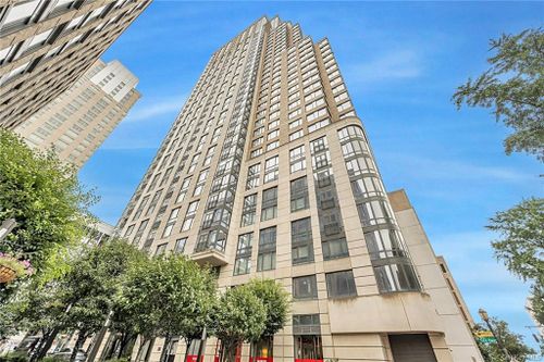 17a-10 City Place, White Plains, NY, 10601 | Card Image