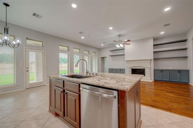 2323 Lost Bridge Ln, House other with 4 bedrooms, 3 bathrooms and 2 parking in Pearland TX | Image 18