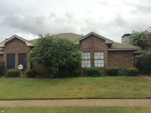 311 Bryant Ln, Cedar Hill, TX, 75104-1743 | Card Image