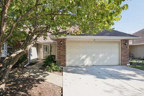 29 Fallcreek Cir, Montgomery, IL, 60538-2166 | Card Image