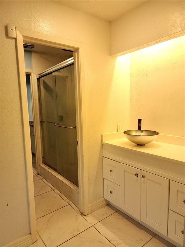 Jack and Jill Bath | Image 12