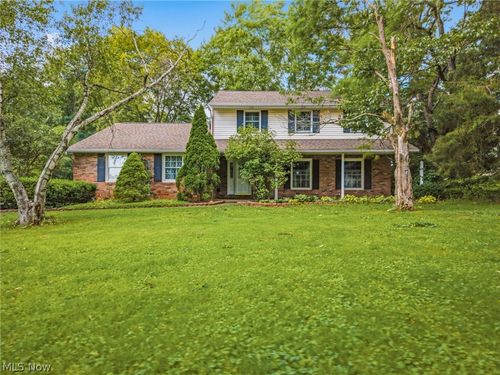 2211 Hunting Vly Nw, North Canton, OH, 44720-3912 | Card Image