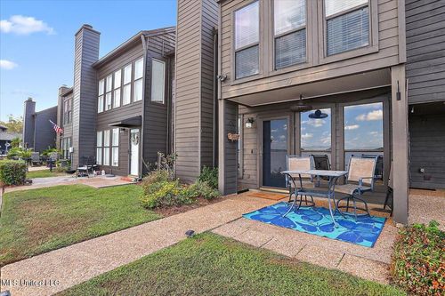 10 Lake Barnett Dr, Brandon, MS, 39047-6278 | Card Image