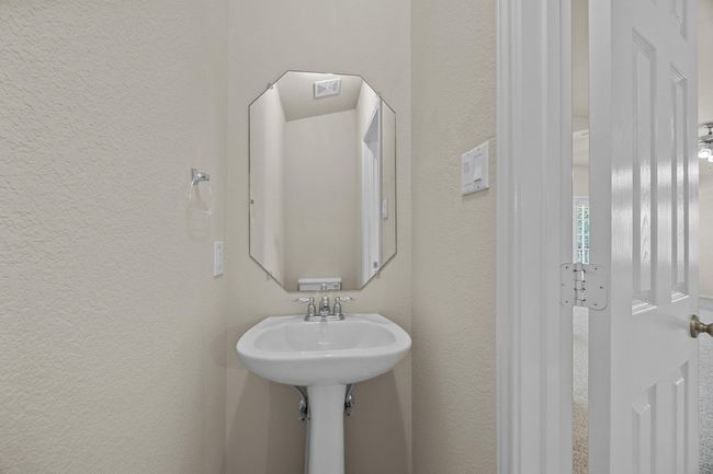 Bathroom with a textured​​‌​​​​‌​​‌‌​‌‌​​​‌‌​​‌‌​‌​​​​​‌ wall | Image 26