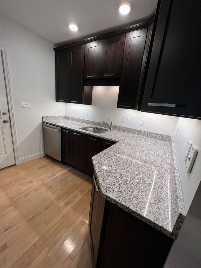 APT-1 - 185 Madison St, Condo with 1 bedrooms, 1 bathrooms and null parking in Portsmouth NH | Image 12