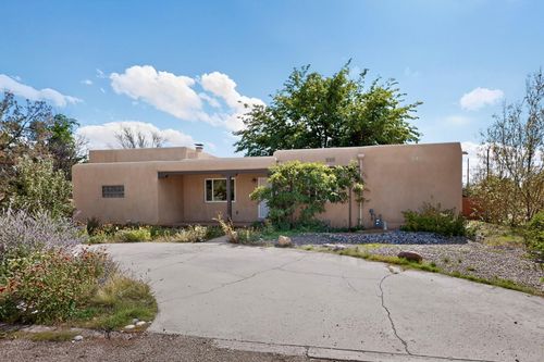 712 Green Valley Rd, Los Ranchos, NM, 87107-6234 | Card Image