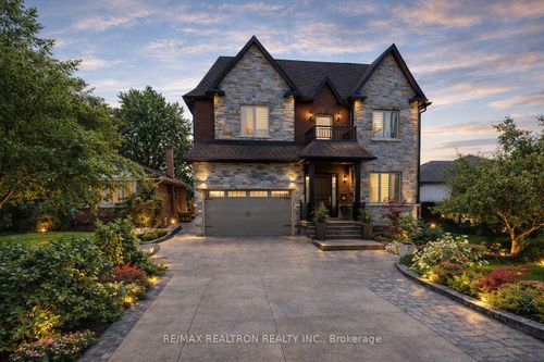 39 Whitburn Cres, North York, ON, M3M2S3 | Card Image
