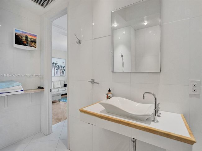 APT-1709 - 3180 S Ocean Dr, Condo with 2 bedrooms, 2 bathrooms and null parking in Hallandale Beach FL | Image 20
