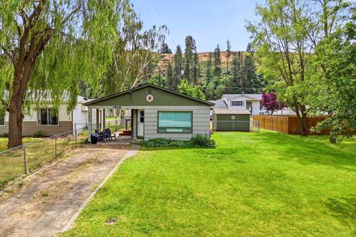 1808 Cedar St, Colfax, WA, 99111-9711 | Card Image