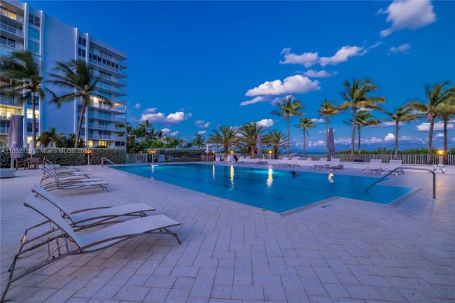 APT-6A - 615 Ocean Dr, Condo with 3 bedrooms, 3 bathrooms and null parking in Key Biscayne FL | Image 37