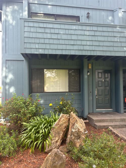 221 College View Dr, Rohnert Park, CA, 94928-3759 | Card Image