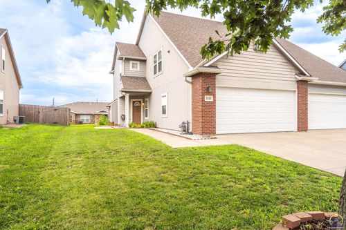 2418 Surrey Dr, Lawrence, KS, 66046-5521 | Card Image