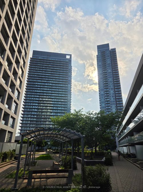 221-2035 Sheppard Ave E, North York, ON, M2J0A8 | Card Image