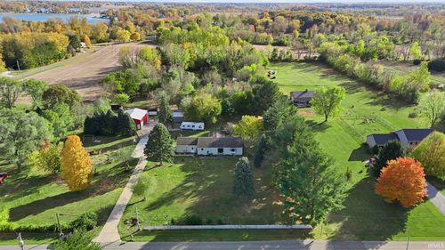 2169 E 8 Square Rd, Warsaw, IN, 46582-9058 | Card Image