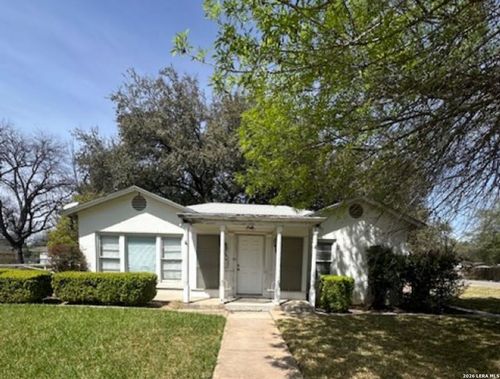 844 Laurel St, Uvalde, TX, 78801-5403 | Card Image
