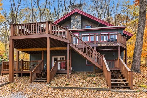 100 Pond Creek Rd, Beech Mountain, NC, 28604-8164 | Card Image