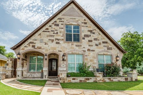 2104 Wellington St, Greenville, TX, 75401-2941 | Card Image