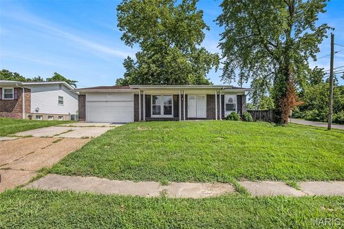4497 Rhine Dr, Florissant, MO, 63033-7039 | Card Image