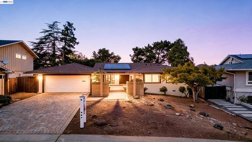 27929 Edgecliff Way, Hayward, CA, 94542-2107 | Card Image