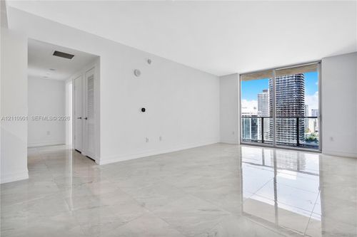 2707-1100 S Miami Ave, Miami, FL, 33130-4172 | Card Image