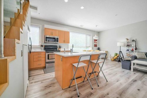 218-116 7a St Ne, Calgary, AB, T2E0C4 | Card Image