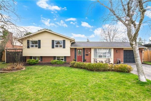 188 White Pines Drive, Burlington, ON, L7L4E4 | Card Image