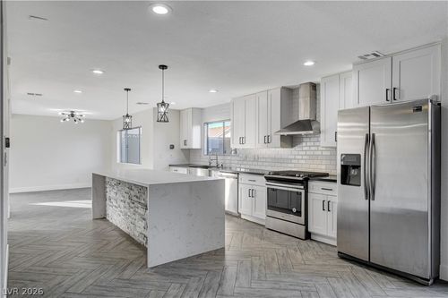 7664 Hernando Dr, Las Vegas, NV, 89147-4946 | Card Image