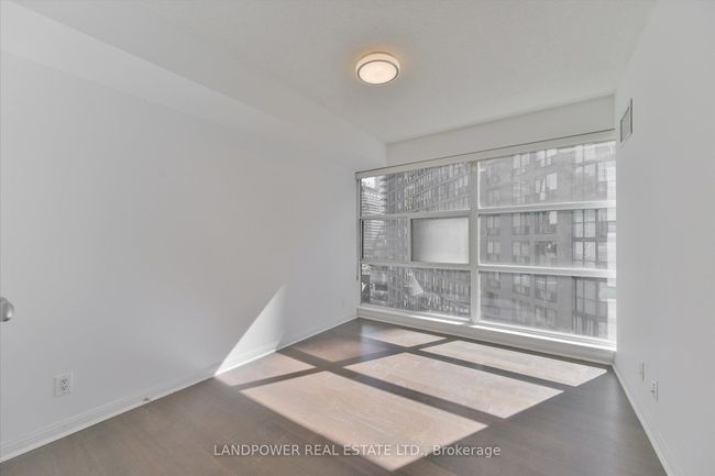 1105 - 11 St Joseph St, Condo with 1 bedrooms, 1 bathrooms and null parking in Toronto ON | Image 9