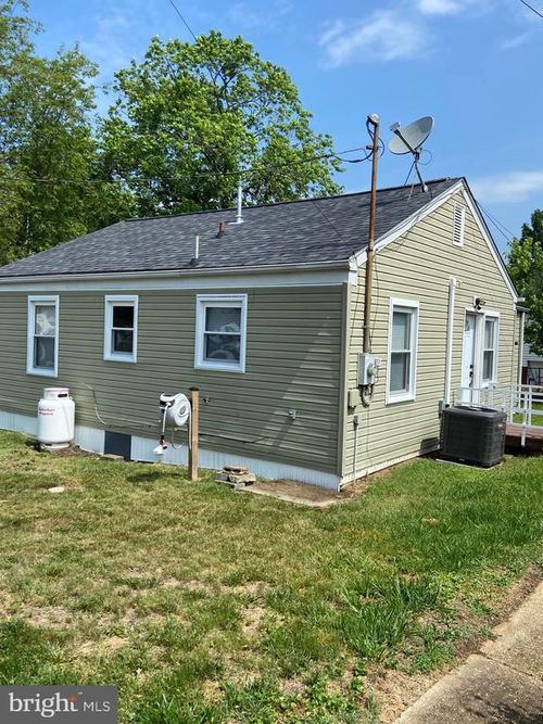 30 Circle Ave, INDIAN HEAD, MD, 20640-1102 | Card Image
