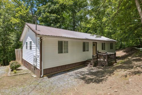 1614 Dogwood St, Sevierville, TN, 37876-9275 | Card Image