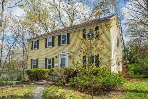 7 Fernwood Trl, Mountain Lakes, NJ, 07046-1703 | Card Image