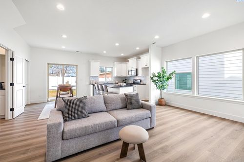 1030 S Underwood Pl, Kennewick, WA, 99337-4004 | Card Image