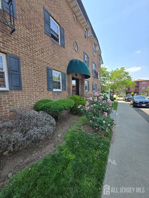 416-416 Maryland Ave, Staten Island, NY, 10305-2976 | Card Image