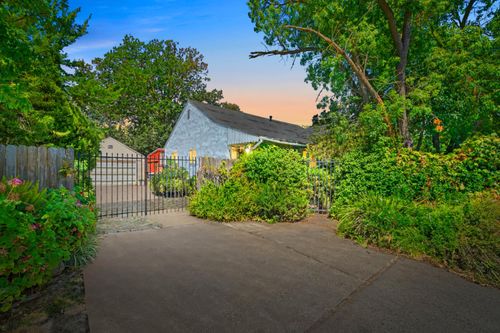 5830 40th St, Sacramento, CA, 95824-2616 | Card Image