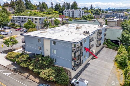 31-9255 Greenwood Ave N, Seattle, WA, 98103-3052 | Card Image