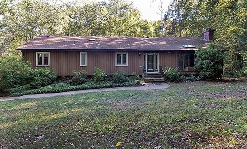 28 Rock Hill Rd, Woodbridge, CT, 06525-1105 | Card Image