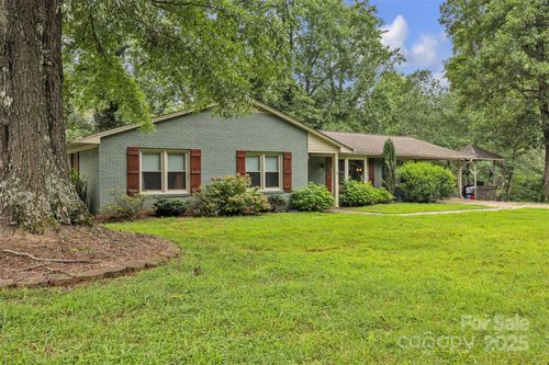 1060 26th Ave Ne, Hickory, NC, 28601-7610 | Card Image